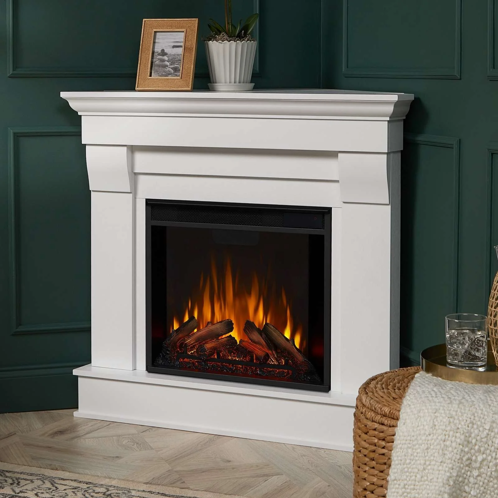 a1-280-1-1.webp Real Flame Chateau Corner Electrics Fireplace. - Image 1